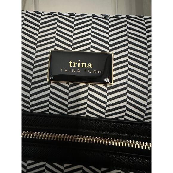 Trina Turk Optical Illusion Black & White Chevron 2 Way Tote NWT - Picture 14 of 16